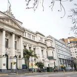 La UBA quedó en el puesto 84 del QS World University Rankings 2027 y volvió a liderar entre las instituciones de América Latina. La UBA quedó en el puesto 84 del QS World University Rankings 2027 y volvió a liderar entre las instituciones de América Latina.