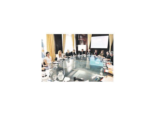 La ministra de Industria, Débora Giorgi, encabezó la segunda ronda de negociaciones del Plan Estratégico Industrial 2020, donde afirmó que creció la participación de maquinaria nacional en el mercado interno, subieron las exportaciones y se mantuvo el nivel de ventas en pesos corrientes.
