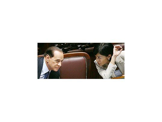 Berlusconi otra vez con problemas de polleras: crecen rumores sobre el affaire con una de sus ministras