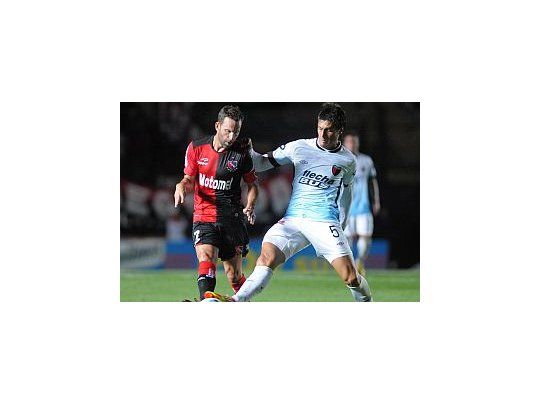 Trezeguet rescató un empate para que Newells siga en la cima