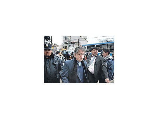 La situación deJulio CésarGrassi secomplicó ayerpor la declaraciónde una delas supuestasvíctimas queratificó acusaciones.