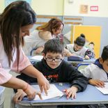 Menos de la mitad de los alumnos alcanza el nivel esperado de lectura mientras el plan nacional avanza con ritmos de implementación dispares. Menos de la mitad de los alumnos alcanza el nivel esperado de lectura mientras el plan nacional avanza con ritmos de implementación dispares.