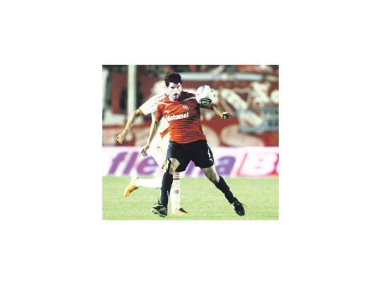 Eduardo Tuzzio volverá a ser el capitán de un Independiente que busca ganar después de 12 fechas sin lograrlo. Esta noche enfrenta a Arsenal en Sarandí.