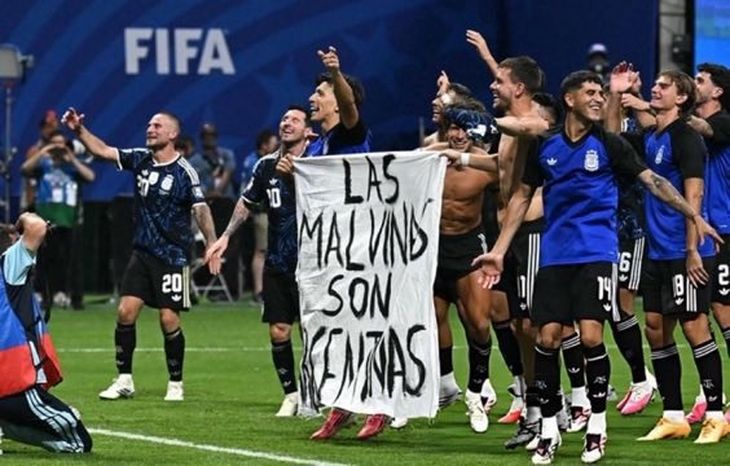 La bandera fue mostrada el pasado 16 de julio, luego de la victoria de los dirigidos por Scaloni.
