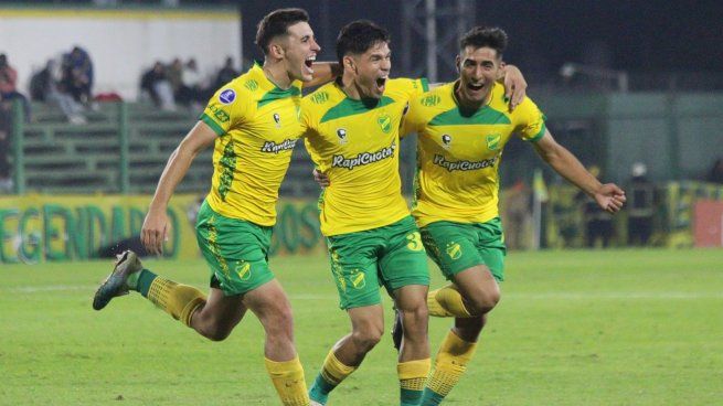 Golazos. Defensa y Justicia le ganó a Peñarol en la Copa Sudamericana.