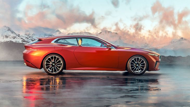 The Speedtop stands out for its artisanal design and sports proportions, with an elongated profile and a rear shot that reinforces its spirit of Gran Tourism.