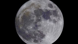 La iniciativa, conocida como “Luna Ring”, propone instalar un cinturón de aproximadamente 6.800 millas a lo largo del ecuador lunar, con el objetivo de captar radiación solar sin las limitaciones que existen en la Tierra, como la atmósfera, las nubes o los ciclos de día y noche. La iniciativa, conocida como “Luna Ring”, propone instalar un cinturón de aproximadamente 6.800 millas a lo largo del ecuador lunar, con el objetivo de captar radiación solar sin las limitaciones que existen en la Tierra, como la atmósfera, las nubes o los ciclos de día y noche.