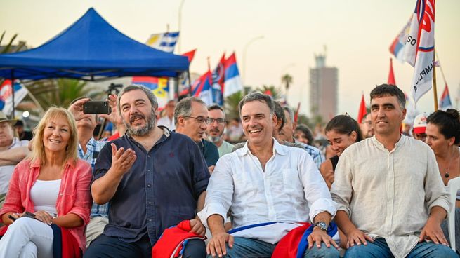 Los dirigentes del Frente Amplio respaldaron el pase a archivo de la denuncia contra Carolina Cosse.
