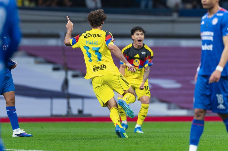 Patricio Salas marca el gol con el cual América empató ante Cruz Azu en el Clásico Joven. Las Águilas necesitan ganar este sábado 18 de abril cuando enfrenten a Toluca en el Estadio Banorte. Patricio Salas marca el gol con el cual América empató ante Cruz Azu en el Clásico Joven. Las Águilas necesitan ganar este sábado 18 de abril cuando enfrenten a Toluca en el Estadio Banorte.