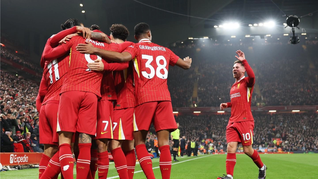 Festejo Red. Liverpool ganó de local y es más puntero que nunca.