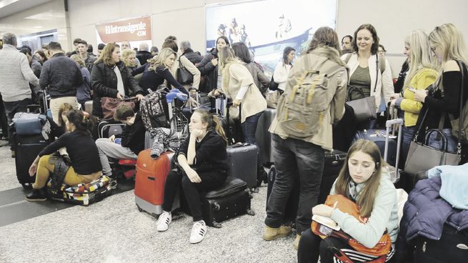 Medida. Hoteles, alquiler de autos, excursiones y servicios gastronómicos en el exterior alcanzados por la decisión.