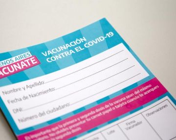 El Gobierno bonaerense realizó una denuncia penal por impresión apócrifa del carnet de vacunación