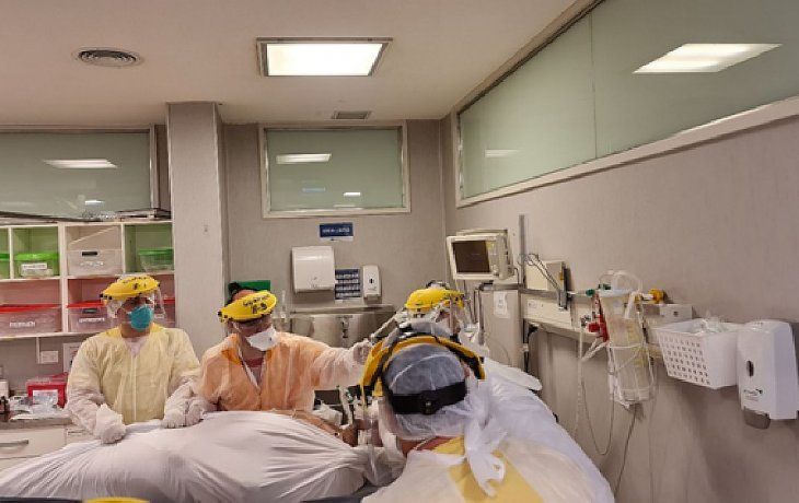 ámbito.com | Covid-19 Terapia Hospital.jpg