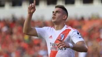 Rafael Santos Borré marcó por duplicado y es el goleador de la Superliga.