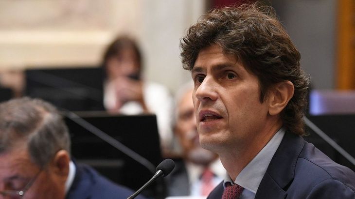 Lousteau acusó a Bullrich de amedrentar a la prensa. Lousteau acusó a Bullrich de amedrentar a la prensa.