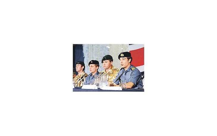 ámbito.com | Los marinos británicos liberados por Irán dijeron el viernes en una conferencia de prensaque interrogadores de ese país los presionaron para que admitieran haber invadido susaguas. Ahora quieren vender sus memorias en abultadas cifras.