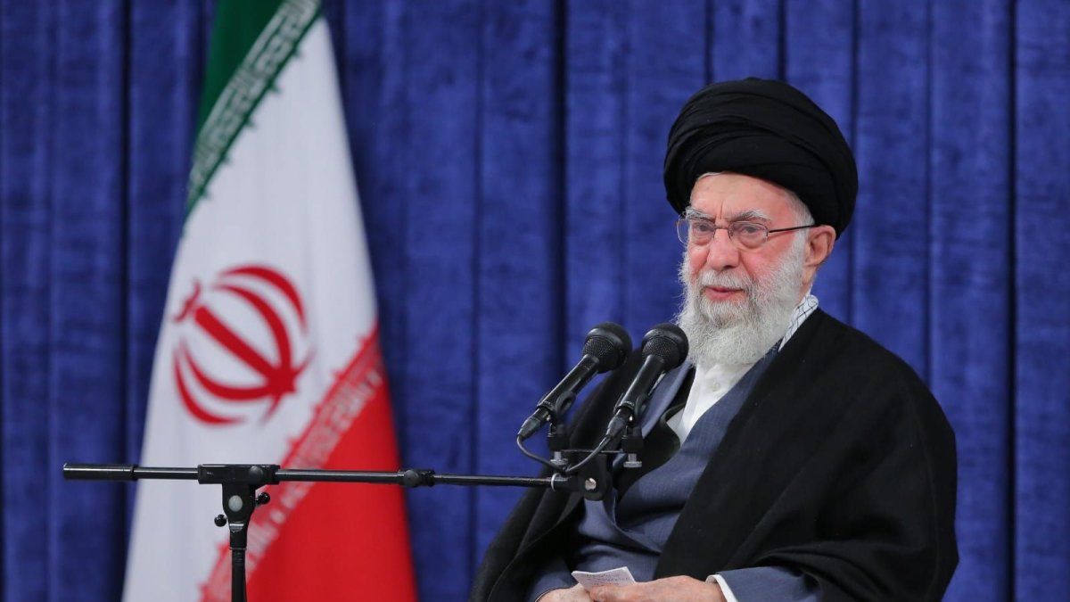 Ayatolá Khamenei responded to the US and Donald Trump threatens a direct attack