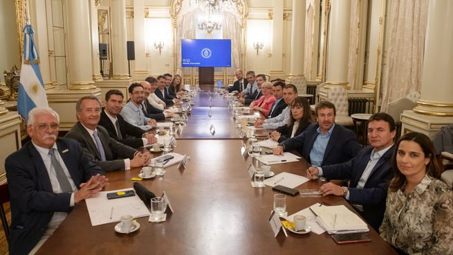 Reunión de diputados de los bloques considerados dialoguistas en Casa Rosada.