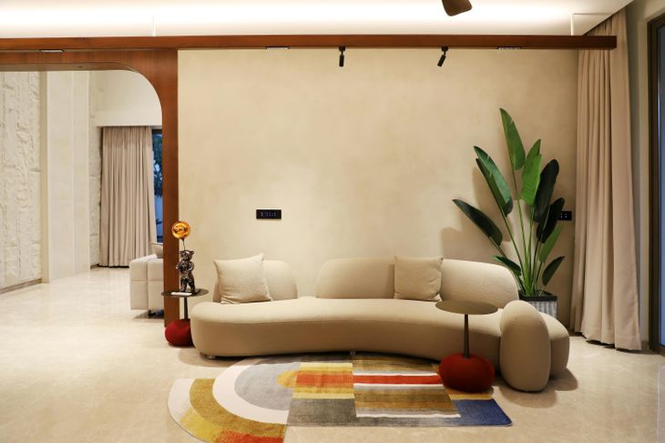 La incorporación de materiales naturales y tonos cálidos en pisos y revestimientos responde a criterios de biofilia, una tendencia que busca conectar los interiores con la naturaleza y mejorar el bienestar en los espacios habitados La incorporación de materiales naturales y tonos cálidos en pisos y revestimientos responde a criterios de biofilia, una tendencia que busca conectar los interiores con la naturaleza y mejorar el bienestar en los espacios habitados