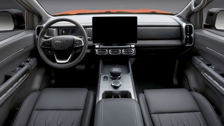 La pickup Rely R8 apunta al segmento comercial, con foco en capacidad de carga, tracción 4x4 y respaldo posventa. La pickup Rely R8 apunta al segmento comercial, con foco en capacidad de carga, tracción 4x4 y respaldo posventa.
