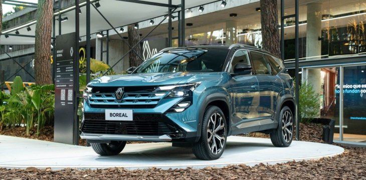 Uno de los diferenciales del modelo es la incorporación del ecosistema Google Automotive Services, que permite integrar navegación, aplicaciones y comandos de voz directamente desde el vehículo.