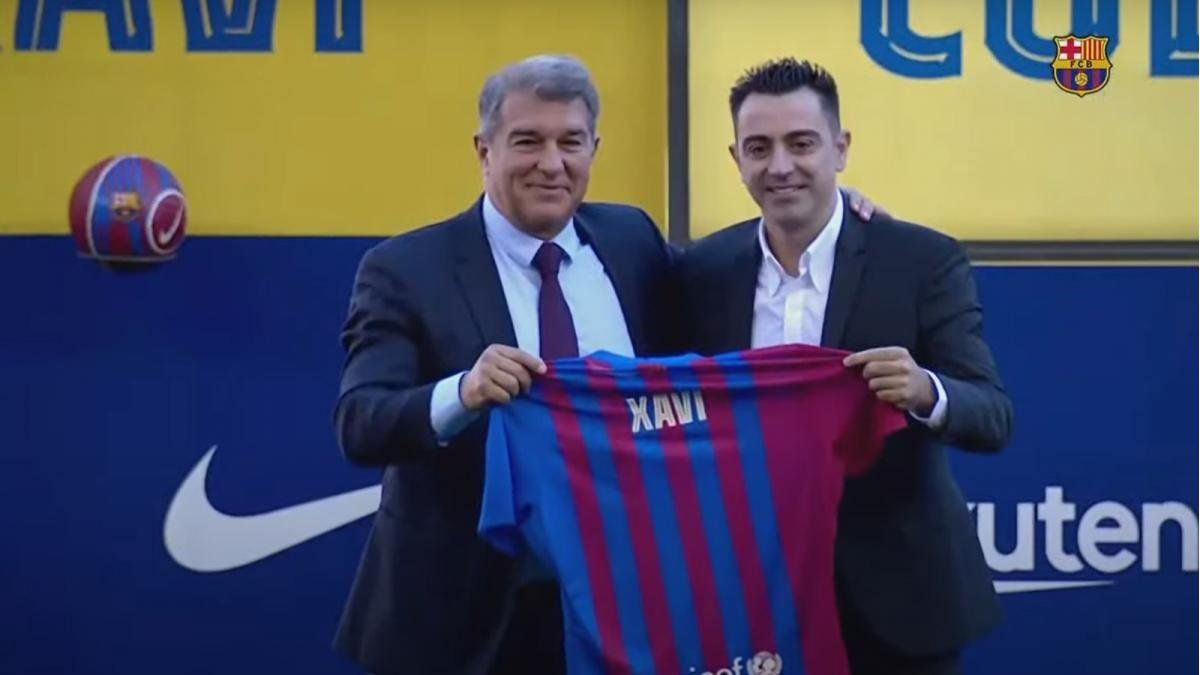 Before 10 thousand fans, Xavi was presented as the new manager of Barcelona