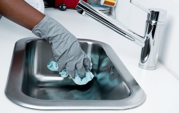 Según el INDEC, el personal doméstico en la Argentina representa 1.730.000 puestos de trabajo, de los cuales 515.000 están registrados ante la Seguridad Social y 1.214.000 trabajan en la informalidad. De los registrados suman 45.221 los mayores de 60 años. Según el INDEC, el personal doméstico en la Argentina representa 1.730.000 puestos de trabajo, de los cuales 515.000 están registrados ante la Seguridad Social y 1.214.000 trabajan en la informalidad. De los registrados suman 45.221 los mayores de 60 años.