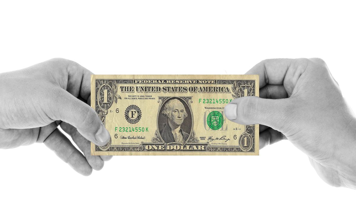 The dollar in the world fell after a decline in the yield of US 10-year bonds