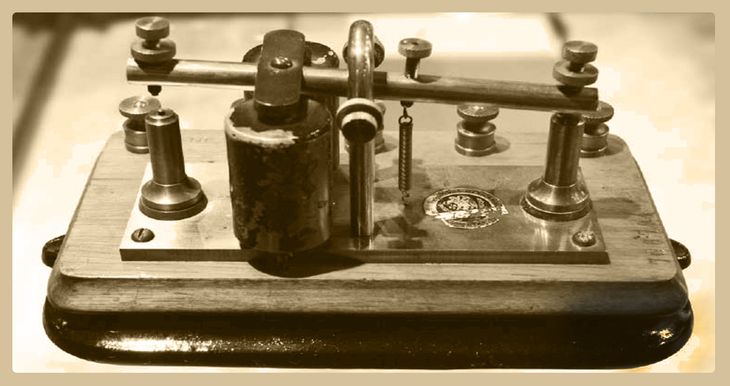 El diputado Juan de la Granja realiza los primeros ensayos de telégrafo en 1850 en una botica de la calle de Monterilla. El diputado Juan de la Granja realiza los primeros ensayos de telégrafo en 1850 en una botica de la calle de Monterilla.