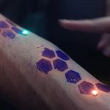 El tatuaje electrónico permitiría implantar circuitos y chips en la piel. El tatuaje electrónico permitiría implantar circuitos y chips en la piel.