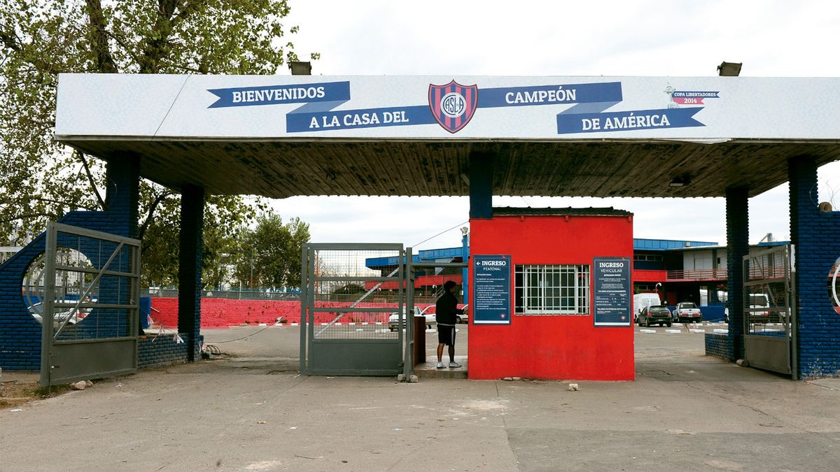Problems for San Lorenzo: FIFA inhibited him and he will not be able to incorporate players