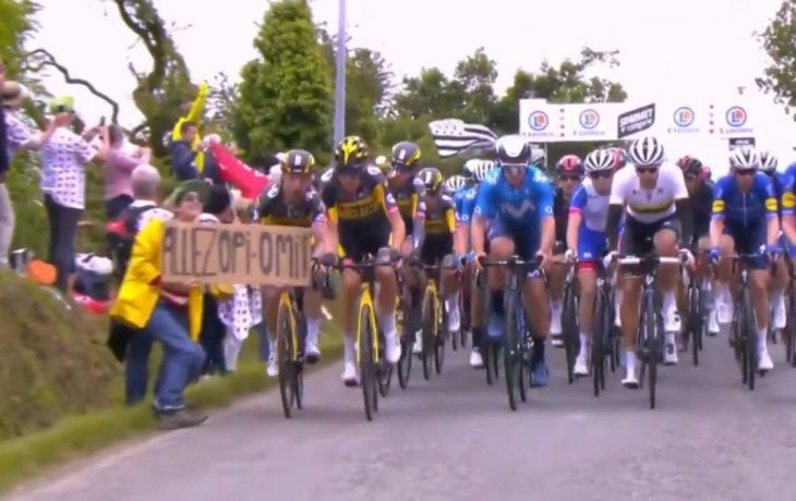 Quedó detenida la espectadora que provocó la caída en el Tour de Francia
