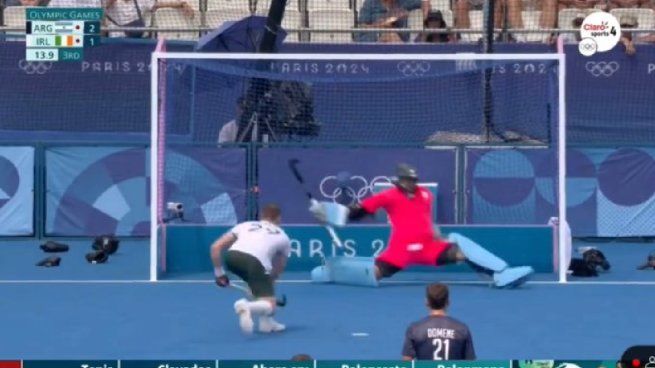 Tomás Santiago, arquero de Los Leones, emuló al Dibu Martínez