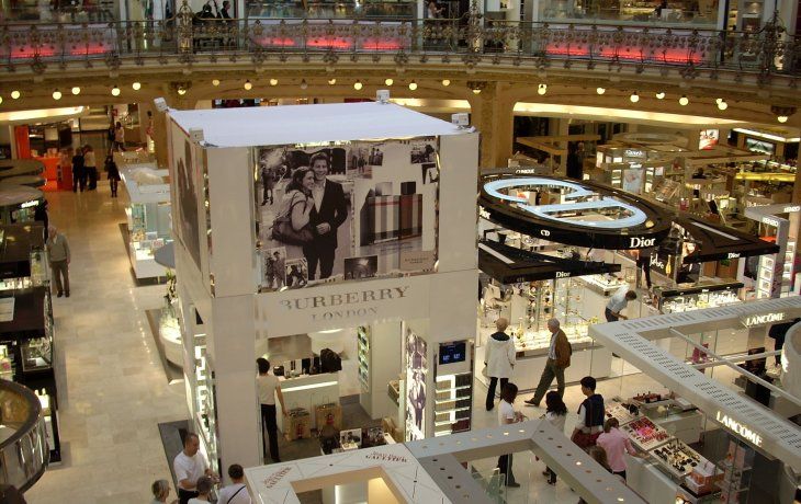 Francia: vacuna y test negativo para entrar a los centros comerciales