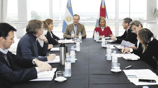 decisión. Bordet le puso la firma ayer al proyecto del Gobierno de Entre Ríos para llamar a licitación a iniciar la construcción del tendido de gas para abastecer a cinco ciudades de la provincia.