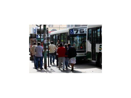 Boleto mínimo de colectivo aumenta 66% a $ 2,50