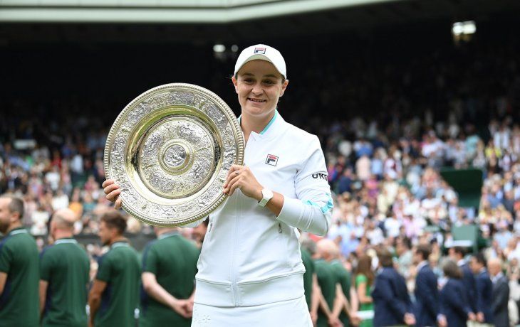 Barty y el trofeo de Wimbledon, su segundo Grand Slam.