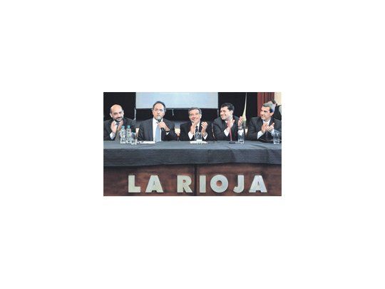 Daniel Scioli hizo ayer un desembarco en La Rioja, distrito que gobierna Luis Beder Herrera. Fue una visita con excusa de gestión, pero da forma a los primeros movimientos del bonaerense en su aventura presidencial.