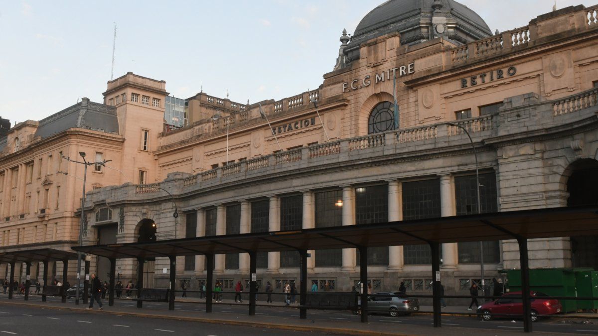 In the midst of the transport strike, the Government meets with the UTA