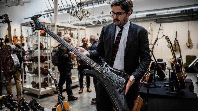 An instrument by the bassist of The Who was auctioned in France for ,000