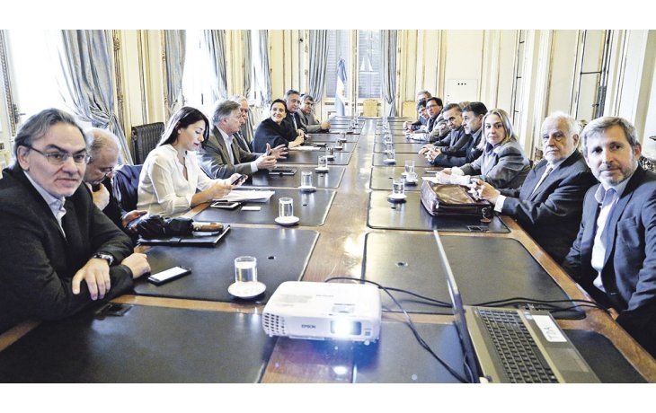 Cumbre. Gabriela Michetti organizó encuentros con senadores en Casa de Gobierno con el ministro Juan José Aranguren. El oficialismo busca consensos sobre el nuevo cuadro tarifario.