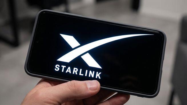 Starlink comenzó a aplicar restricciones de velocidad a usuarios con consumos extremadamente altos en sus planes residenciales.