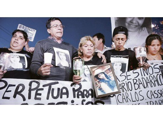 Marcha. Ayer, la madre de Araceli encabezó la marcha pidiendo justicia junto a decenas de familiares y amigos..