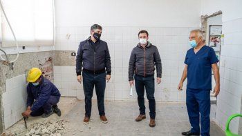 El intendente de Vicente López, Jorge Macri, acompañado por el secretario de Salud, Andrés Scarsi, y el director de Zoonosis, Carlos Baamonde.