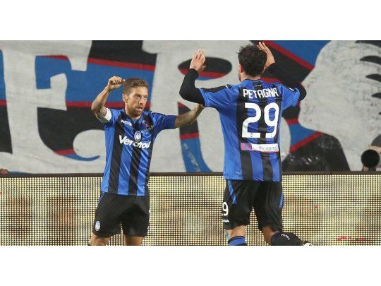 Papu Gómez celebra un gol de Atalanta.