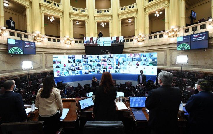 el senado convalido el dnu que declara servicio publico esencial a las telecomunicaciones