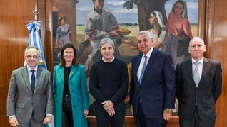Estuvieron presentes Marcellus Puig, CEO Volkswagen Argentina; Marco Saltini, Director Asuntos Gubernamentales de Volkswagen Truck y Buses; Roberto Cortés, CEO de Volkswagen Truck y Buses; y María Ángela Stelzer, Directora de Asuntos Corporativos, Legales y Públicos, Volkswagen Argentina.