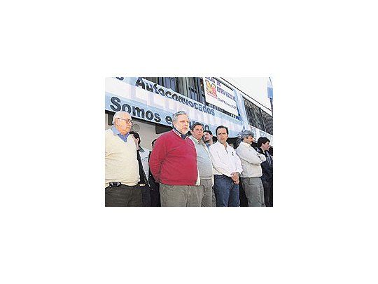 Con el retornode grandesmarchas yasambleas, elcampo seenfrenta algobiernoconvocando amovilizacionesnacionales.Mario Llambías,titular de CRA,lideró un actorealizado ayeren Río Primero,Córdoba.