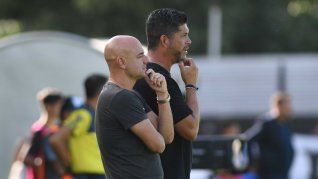 Pensativos. Orsi y Gómez decidieron dar un paso al costado y ya no dirigen más a Atlético Tucumán.
