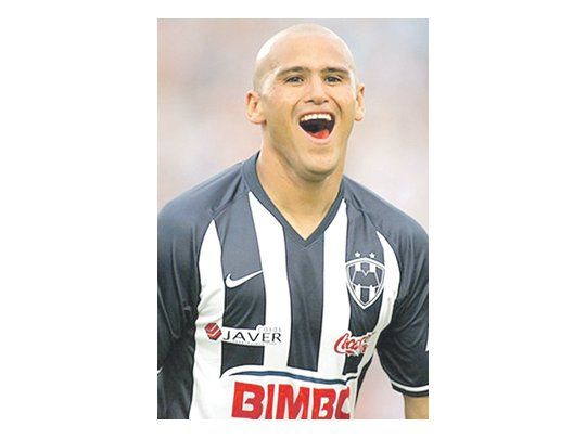Humberto Suazo, gritando un gol con la camiseta de Monterrey. El chileno quiere jugar en Boca para estar cerca de su madre enferma y va a tratar de convencer a los mexicanos.